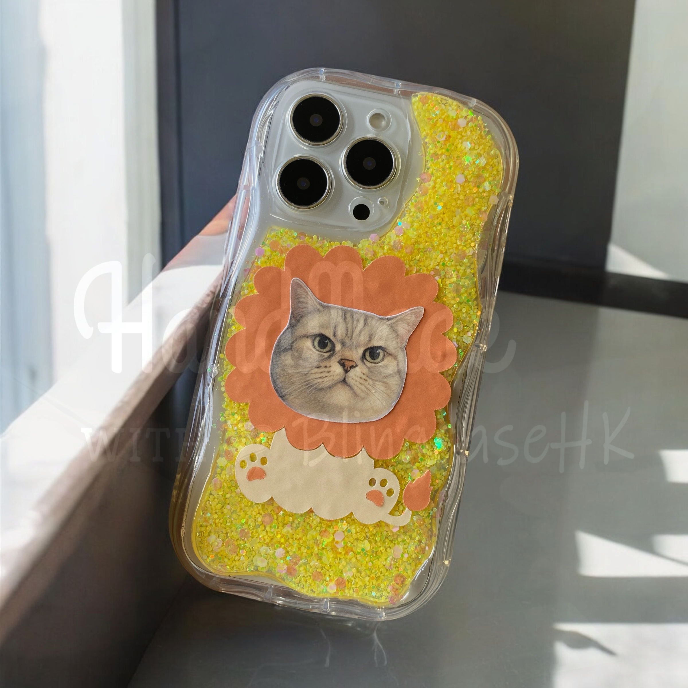 寵物手繪訂製 │ 獅子頭 花花編織手繩 手工滴膠 iPhone 波浪手機殼