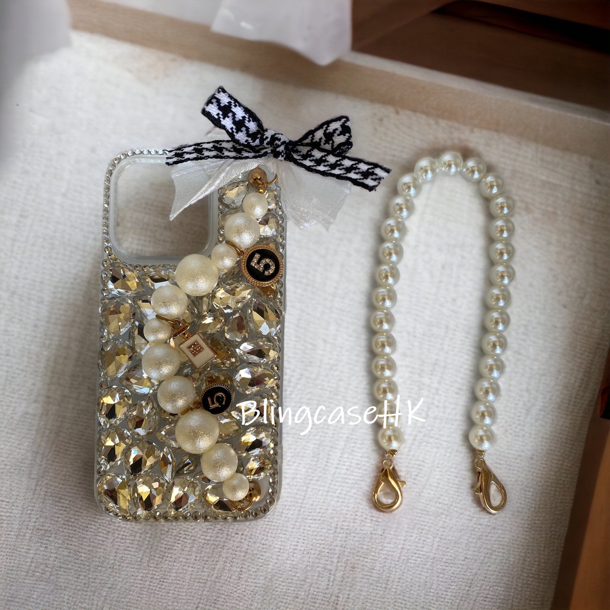 Purely handmade│Rhinestone crystal pearl bracelet iPhone / Samsung mobile phone case 