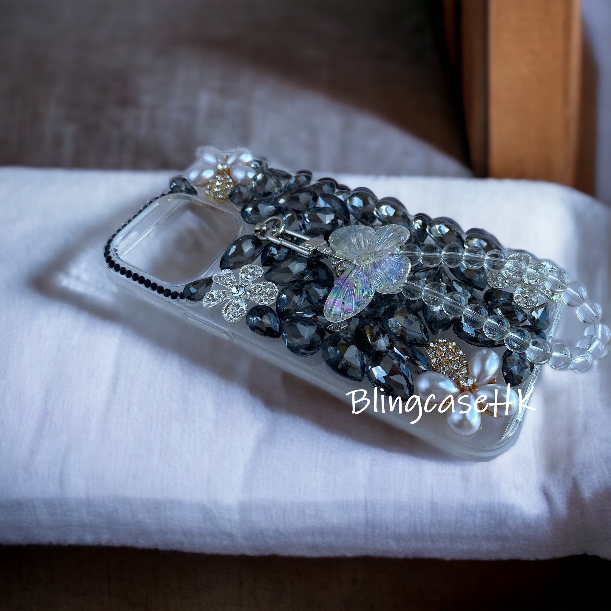 Purely handmade honey gift│rhinestone crystal butterfly bracelet lanyard iPhone / Samsung mobile phone case 